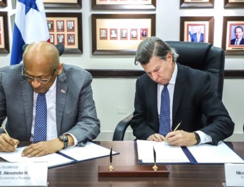 Ministro Alexander posesiona nuevo miembro de la Junta Directiva del Banco Nacional de Panamá