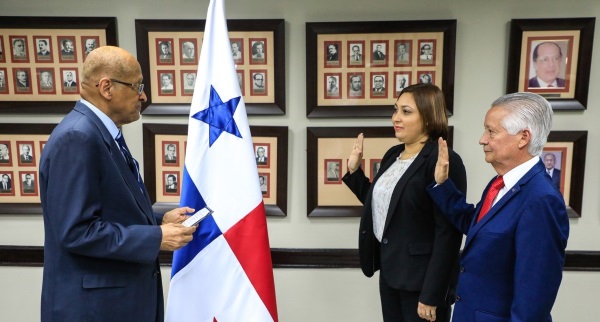 Ministro Alexander posesiona nuevos miembros de la Junta Directiva del Banco Nacional de Panamá