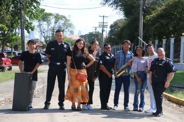 Con más de 40 niños y jóvenes, la Policía Nacional de Panamá, da inicio al programa “Verano Feliz Musical 2024”