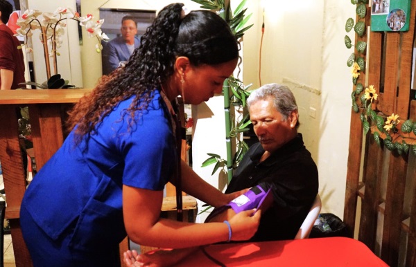 Adultos mayores disfrutaron programa especial en el stand de salud de la Feria de David, provincia de Chiriquí