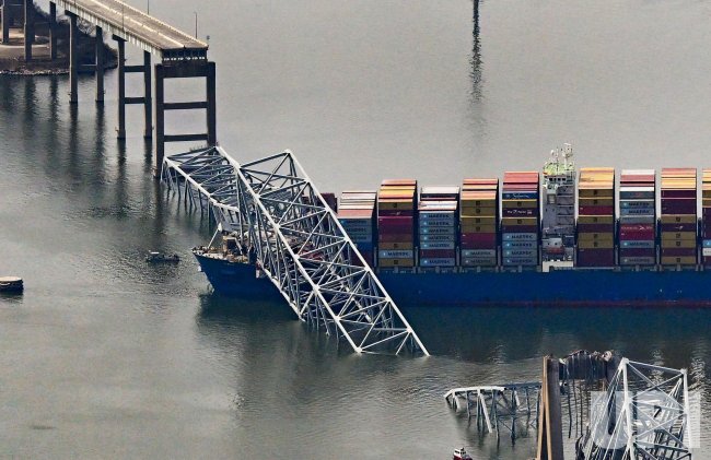 Mueren seis trabajadores al derrumbarse un puente de Baltimore por la colisión de un buque