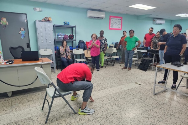 Docentes de Bocas del Toro participan de taller de Ergonomía