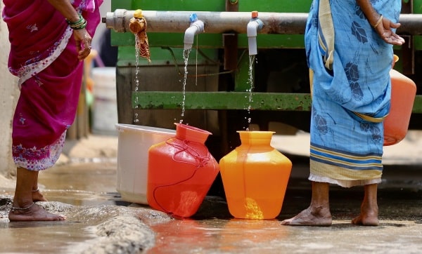 INDIA CRISIS AGUA: Crisis del agua. Los habitantes del ‘Silicon valley’ de la India luchan por cada gota