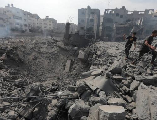 El Ejército israelí continúa sus ataques en el corredor que divide Gaza en dos partes