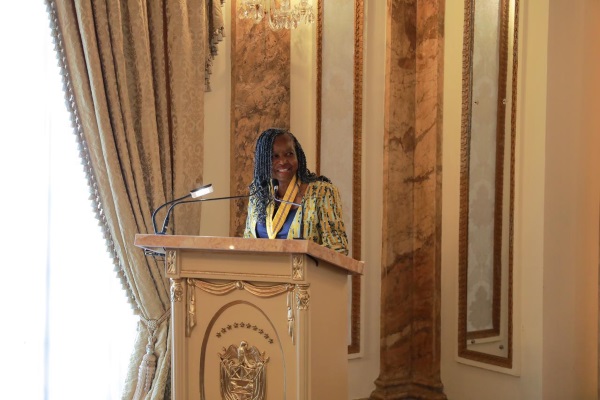 CONDECORACIÓN CECIL 4