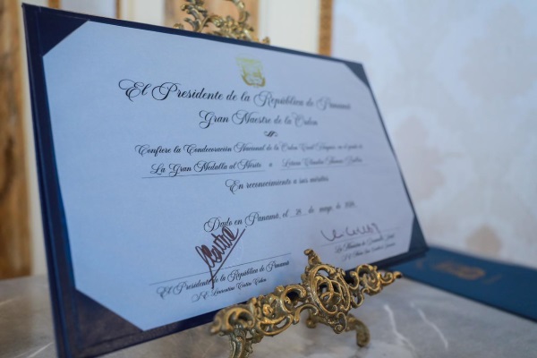 CONDECORACIÓN SOCIAL 6