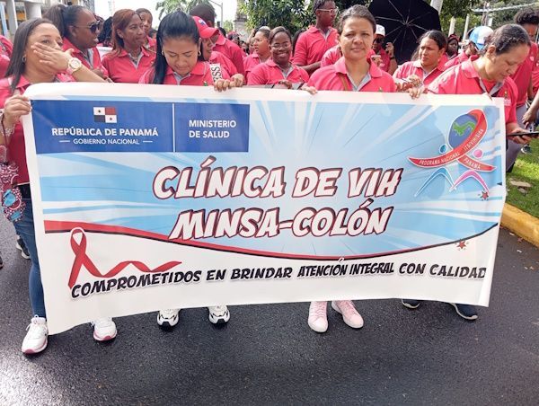 Regional de Colón hace caminata en el día de la lucha contra el VIH