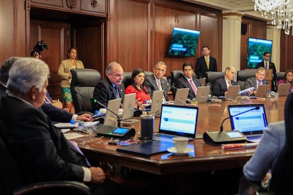 APRUEBAN PROYECTO DOCENTES 5