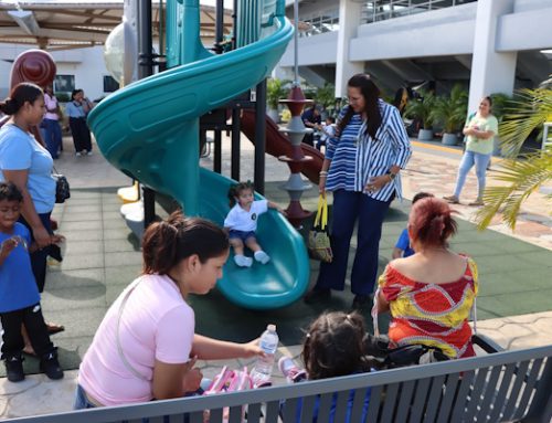 Estudiantes del Programa de Estimulación Precoz (PEP) del IPHE en el Centro de Visitantes de Miraflores