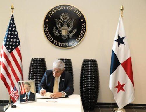 Presidente Mulino firma libro de condolencias por fallecimiento del expresidente Carter