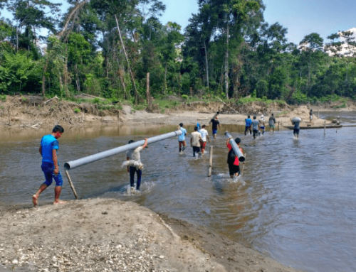 Una comunidad indígena peruana denuncia que los mineros ilegales usan a niños como escudos humanos