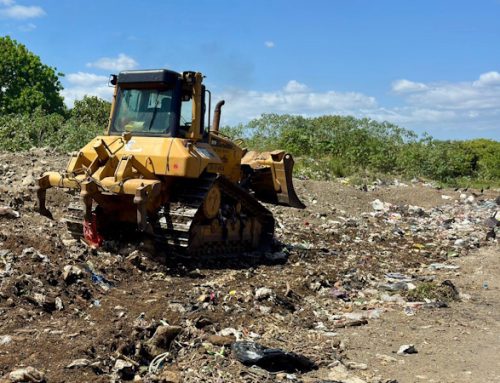 MOP realiza operativo de limpieza en vertedero de Pesé en Herrera