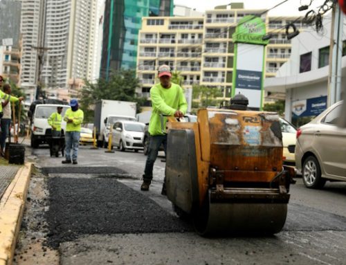 MOP repara calles en vía España