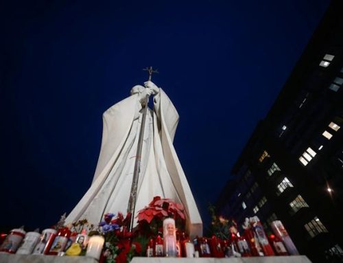 Noche tranquila para el papa, que se ha levantado y continúa con su actividad laboral en el hospital