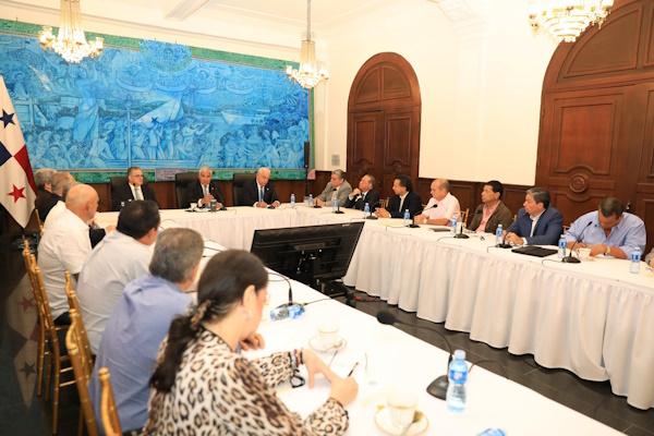 PRESIDENTE MULINO Y PRODUCTORES 2