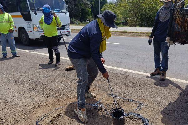 MOP REPARA CARRETERA VERAGUAS 2