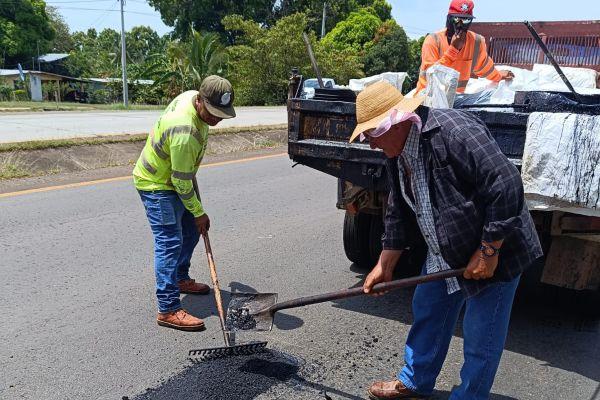 MOP REPARA CARRETERA VERAGUAS 3