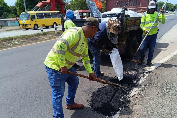 MOP REPARA CARRETERA VERAGUAS 4