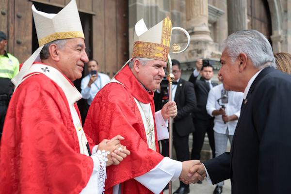 PAREJA PRESIDENCIAL MISA 3