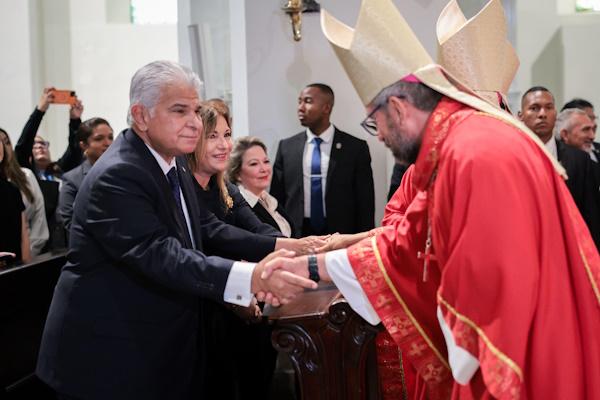 PAREJA PRESIDENCIAL MISA 5