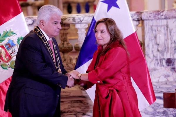 PRESIDENTE MULINO CONDECORACIÓN 2