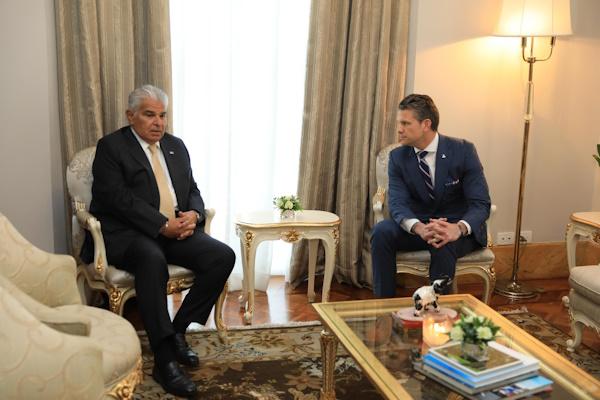 SECRETARIO EN PRESIDENCIA 2