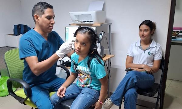 El Departamento de Voz, Audición y Lenguaje del IPHE en Veraguas, refuerza la atención a estudiantes de varias regiones