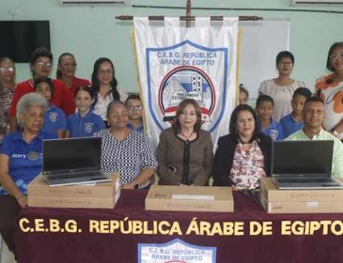 Clubes Rotarios donan computadoras al Centro de Educación Básica General República Árabe de Egipto