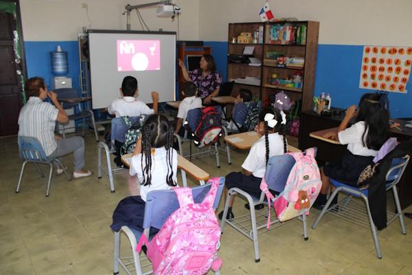 Estudiantes de la Escuela Nacional de Sordos Fortalecen Habilidades con Clases de Ritmo