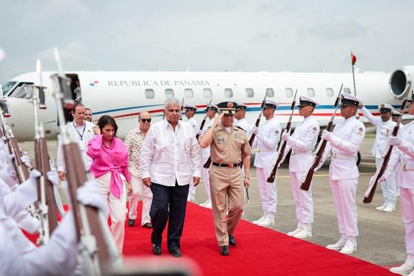 Presidente Mulino llegó a Montería, Colombia, para participar de cumbre de jefes de Estados del Caribe