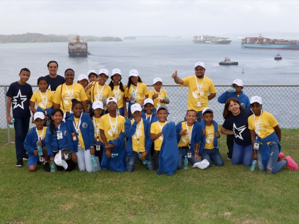 ninos en mirador destacada