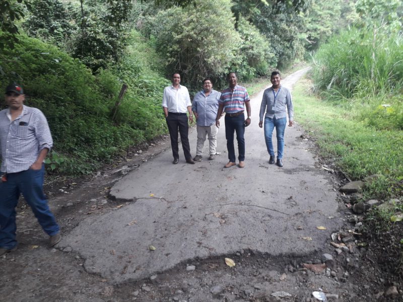 INSPECCIONAN CAMINOS-DE-PRODUCCION-EN-TIERRAS-ALTAS-2