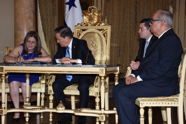 firma Lau Cortés 2
