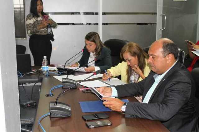 oie_24165441cWpvkZUW