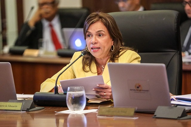 Gabinete deja sin efecto compra de uniformes y útiles escolares (3)
