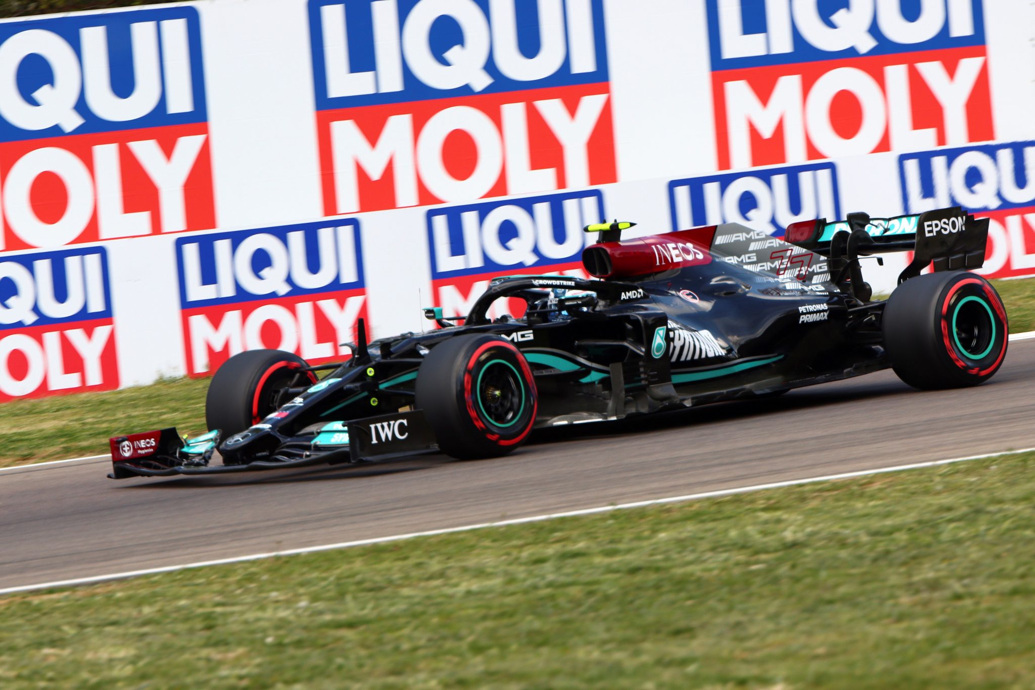 Bottas y Hamilton se mantienen inalcanzables en la segunda sesión