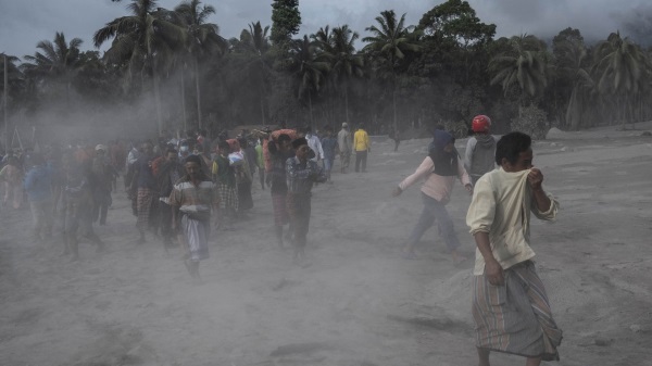 Aumentan A 22 Los Fallecidos Por La Erupción Del Volcán Semeru En Indonesia Nacional Fm 9884