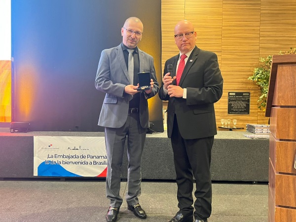 ESTUDIANTES BRASIL 4