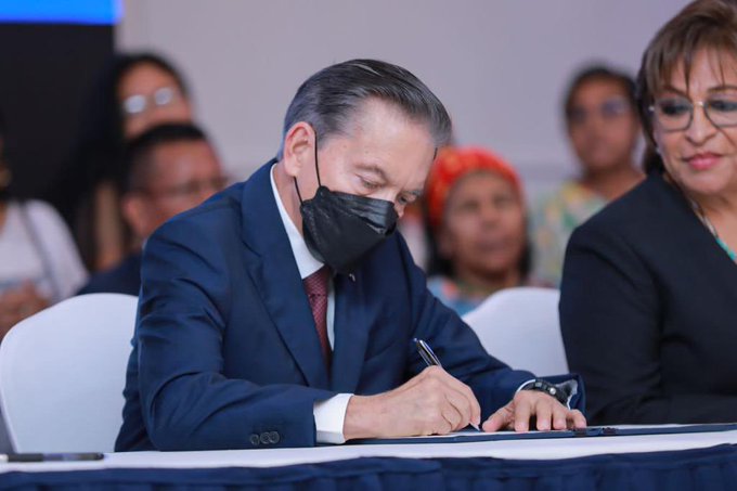 FIRMA DECRETO MUJERES INDÍGENAS 2