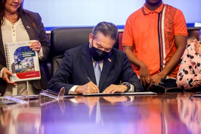 Presidente Cortizo Cohen firma decreto que aprueba el Plan Nacional de Accesibilidad Universal de Panamá
