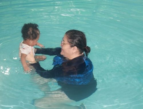 Niños de Escuela de Ciegos fortalecen habilidades motoras con clases de natación