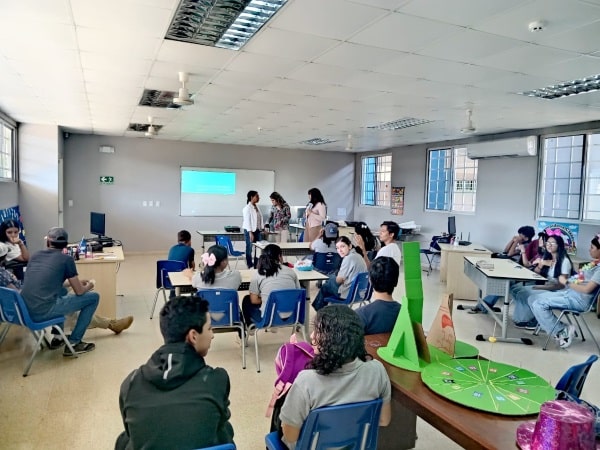 Jóvenes del Colegio Padre Juan José Cánovas, participan en el taller “Prevención del Bullying y Técnicas de manejo de estrés en adolescentes