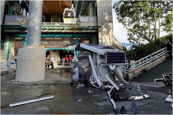 Un muerto y 20 heridos deja la caída de una cabina del sistema de teleféricos en Medellín, Colombia