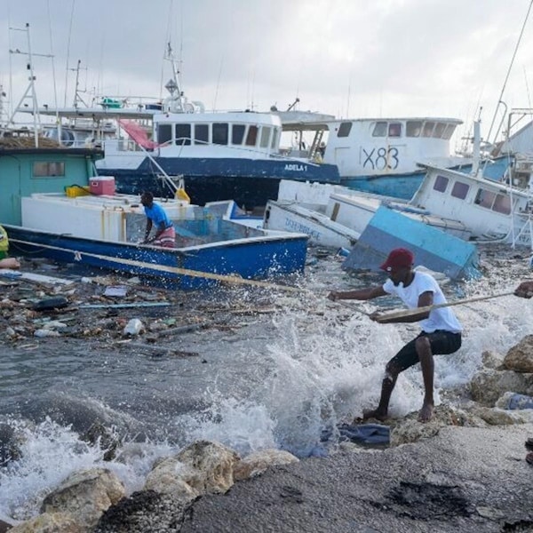 Al menos tres muertos en Granada por el paso del huracán Beryl por el Caribe