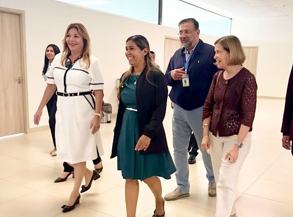 PRIMERA DAMA EN EL IENDI 7