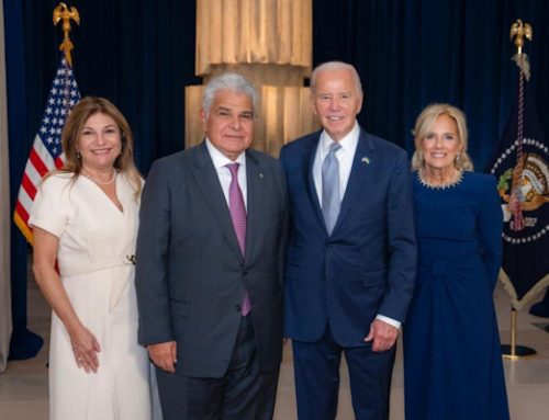 Presidente Mulino asiste a cena con presidente Biden