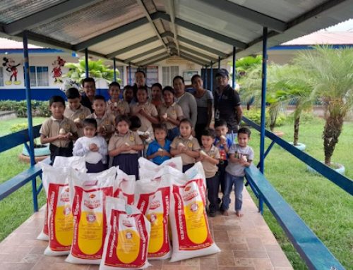 Entregan insumos avícolas a 62 huertos escolares en Coclé, Herrera y Colón