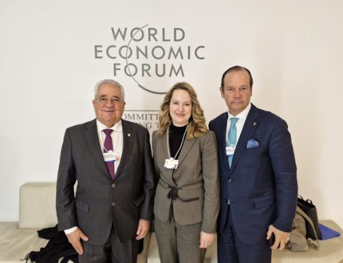 Canciller Martínez Acha Vásquez, se reúne en Davos con directora de la OIM