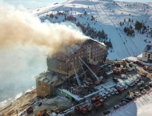 Suben a 69 los muertos en el incendio de un hotel en una estación de esquí en Turquía