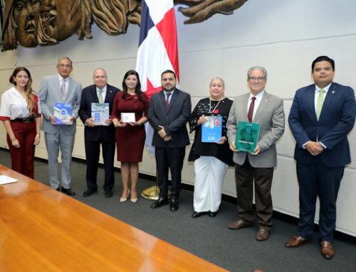 Ministro José Luis Andrade entrega memoria anual del MOP a la Asamblea Nacional de Diputados